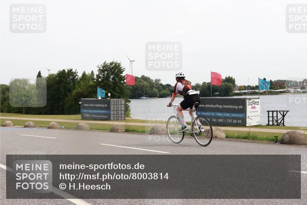 15.06.2025 - 27. Vierlanden-Triathlon H.Heesch http://msf.ph/oto/8003814 15.06.2025 10:31:01 Radfahren 51, 207, 572 meine-sportfotos.de