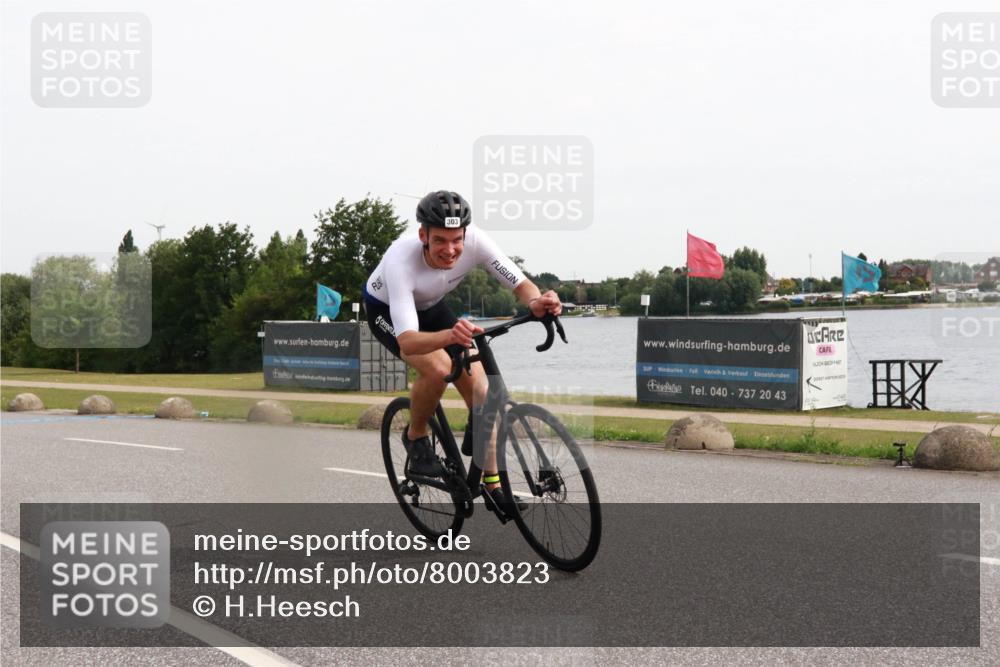 15.06.2025 - 27. Vierlanden-Triathlon H.Heesch http://msf.ph/oto/8003823 15.06.2025 10:31:04 Radfahren 11, 135, 207, 303, 474 meine-sportfotos.de