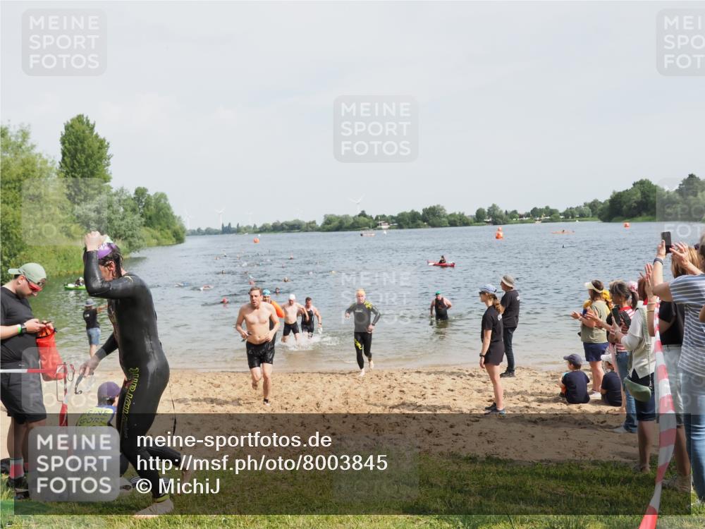 21.06.2025 - 27. Vierlanden-Triathlon MichiJ http://msf.ph/oto/8003845 15.06.2026 10:06:07 Schwimmen 362, 369, 370, 381, 410, 418, 448, 455 meine-sportfotos.de