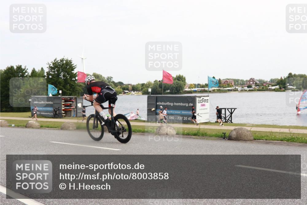 21.06.2025 - 27. Vierlanden-Triathlon H.Heesch http://msf.ph/oto/8003858 15.06.2025 11:52:07 Radfahren 645, 928 meine-sportfotos.de