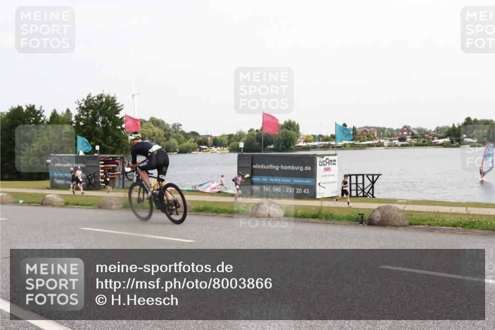 21.06.2025 - 27. Vierlanden-Triathlon H.Heesch http://msf.ph/oto/8003866 15.06.2025 11:52:13 Radfahren 658, 803 meine-sportfotos.de