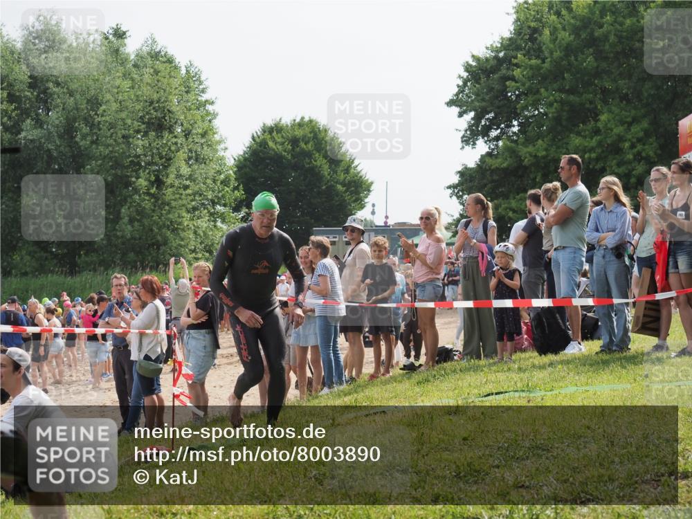 15.06.2025 - 27. Vierlanden-Triathlon KatJ http://msf.ph/oto/8003890 15.06.2025 10:02:45 Schwimmen 397, 405 meine-sportfotos.de
