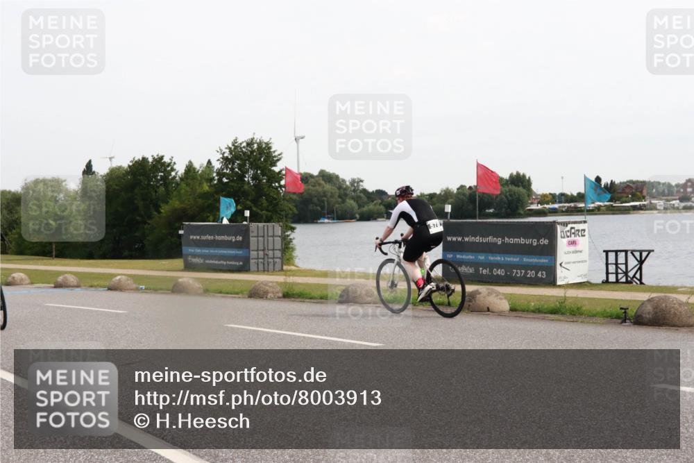 15.06.2025 - 27. Vierlanden-Triathlon H.Heesch http://msf.ph/oto/8003913 15.06.2025 10:31:14 Radfahren 297, 310 meine-sportfotos.de
