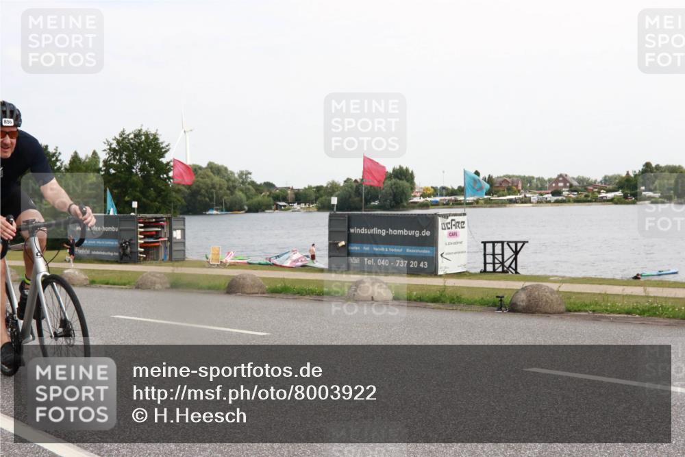 21.06.2025 - 27. Vierlanden-Triathlon H.Heesch http://msf.ph/oto/8003922 15.06.2025 11:52:36 Radfahren 856 meine-sportfotos.de