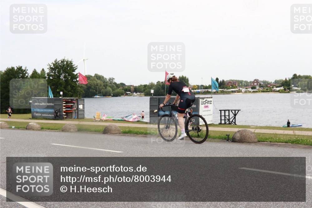 21.06.2025 - 27. Vierlanden-Triathlon H.Heesch http://msf.ph/oto/8003944 15.06.2025 11:52:41 Radfahren 663, 785, 789, 856, 963 meine-sportfotos.de