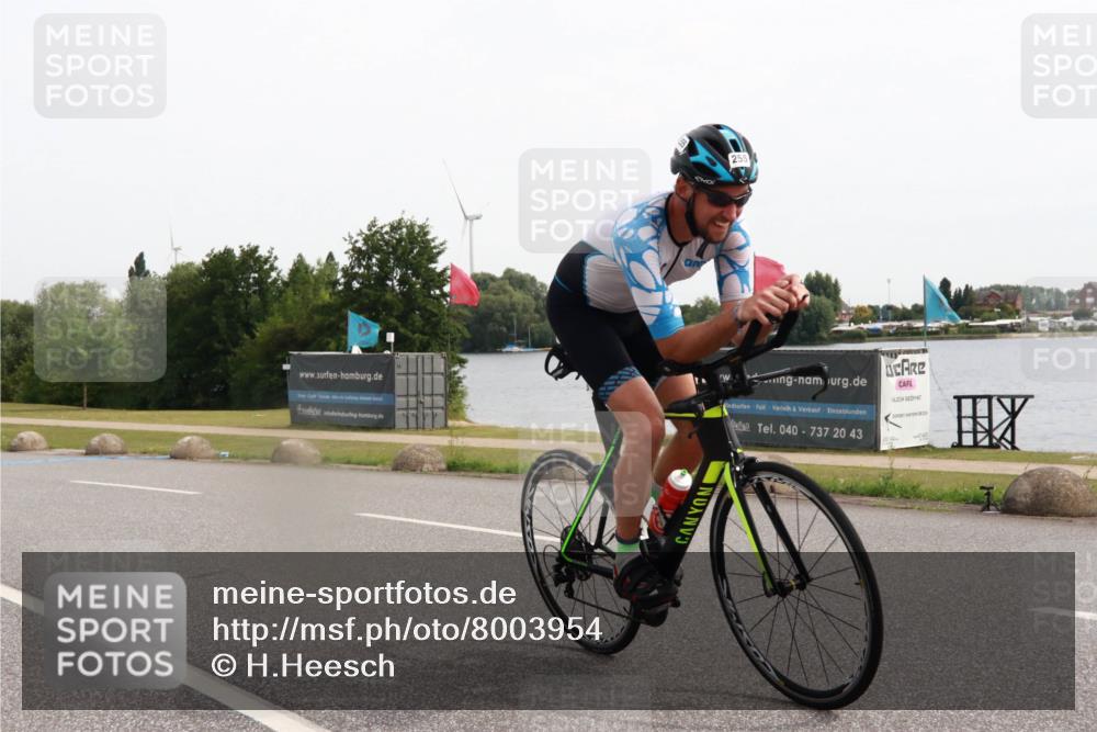 15.06.2025 - 27. Vierlanden-Triathlon H.Heesch http://msf.ph/oto/8003954 15.06.2025 10:31:17 Radfahren 255, 267, 297, 310, 578 meine-sportfotos.de