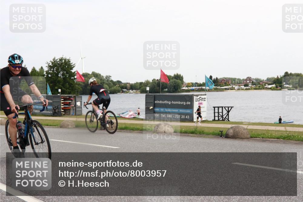 21.06.2025 - 27. Vierlanden-Triathlon H.Heesch http://msf.ph/oto/8003957 15.06.2025 11:52:42 Radfahren 201, 663, 672, 785, 789, 963 meine-sportfotos.de