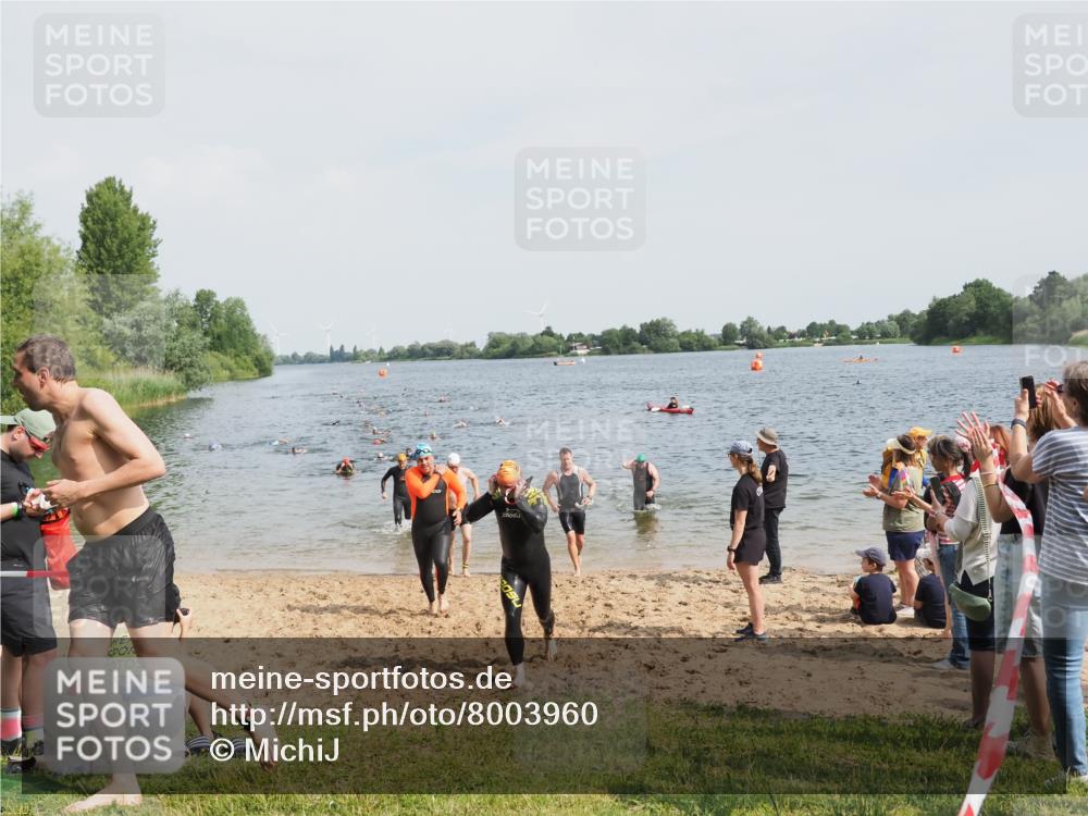 21.06.2025 - 27. Vierlanden-Triathlon MichiJ http://msf.ph/oto/8003960 15.06.2026 10:06:10 Schwimmen 362, 369, 370, 381, 418, 448, 455 meine-sportfotos.de