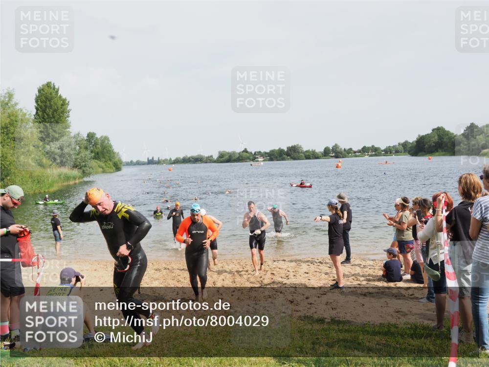 21.06.2025 - 27. Vierlanden-Triathlon MichiJ http://msf.ph/oto/8004029 15.06.2026 10:06:11 Schwimmen 362, 369, 370, 381, 418, 448, 455 meine-sportfotos.de