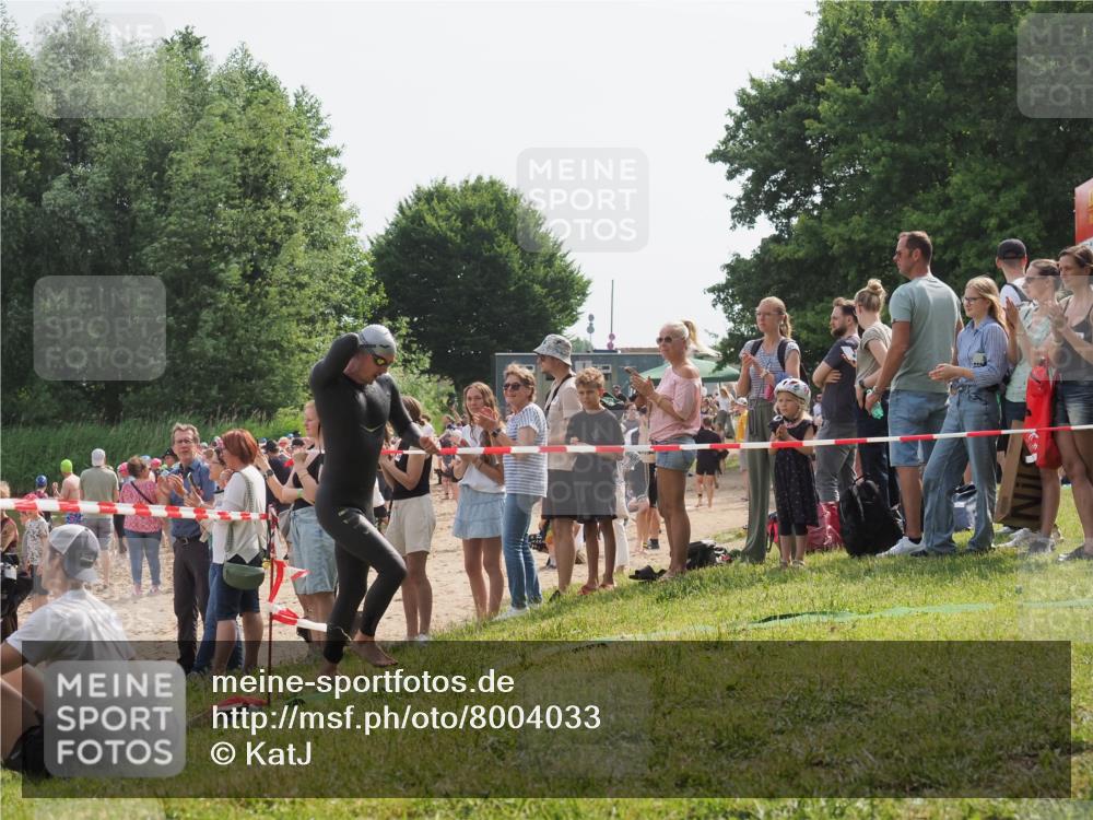 15.06.2025 - 27. Vierlanden-Triathlon KatJ http://msf.ph/oto/8004033 15.06.2025 10:03:20 Schwimmen 406 meine-sportfotos.de