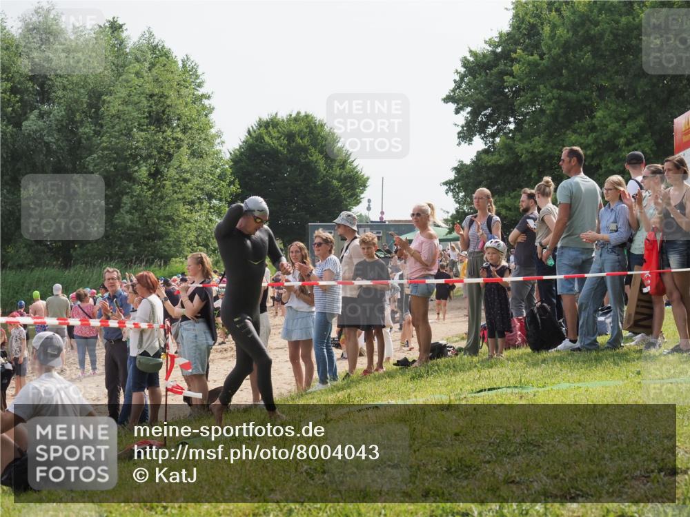 15.06.2025 - 27. Vierlanden-Triathlon KatJ http://msf.ph/oto/8004043 15.06.2025 10:03:20 Schwimmen 406 meine-sportfotos.de