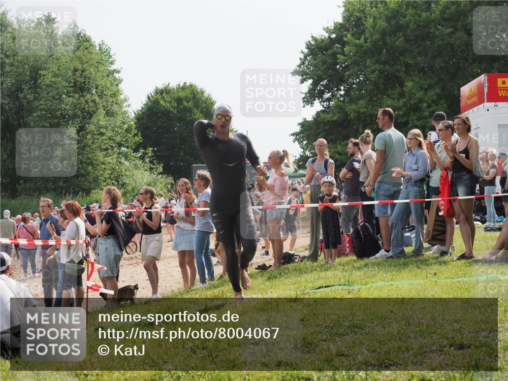 15.06.2025 - 27. Vierlanden-Triathlon KatJ http://msf.ph/oto/8004067 15.06.2025 10:03:21 Schwimmen 406 meine-sportfotos.de