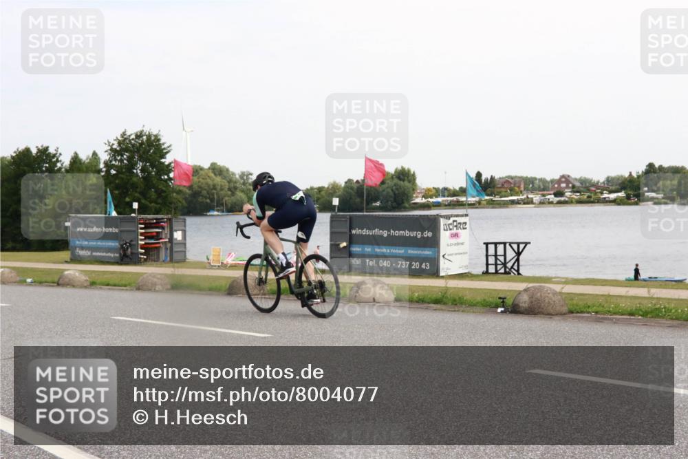 21.06.2025 - 27. Vierlanden-Triathlon H.Heesch http://msf.ph/oto/8004077 15.06.2025 11:53:28 Radfahren 763 meine-sportfotos.de