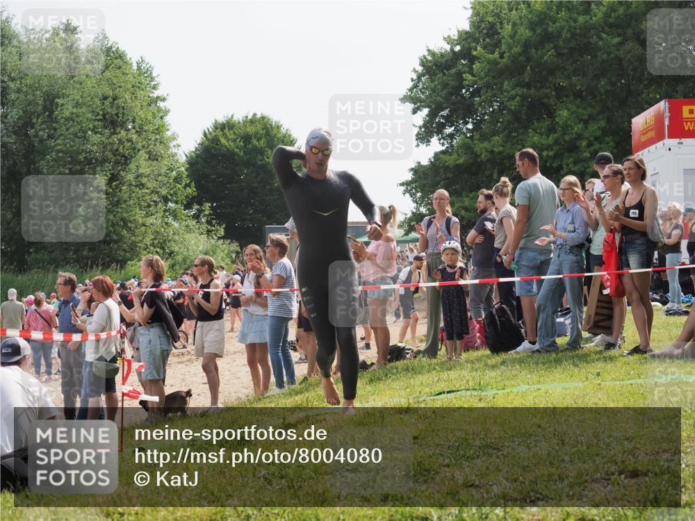 15.06.2025 - 27. Vierlanden-Triathlon KatJ http://msf.ph/oto/8004080 15.06.2025 10:03:21 Schwimmen 406 meine-sportfotos.de