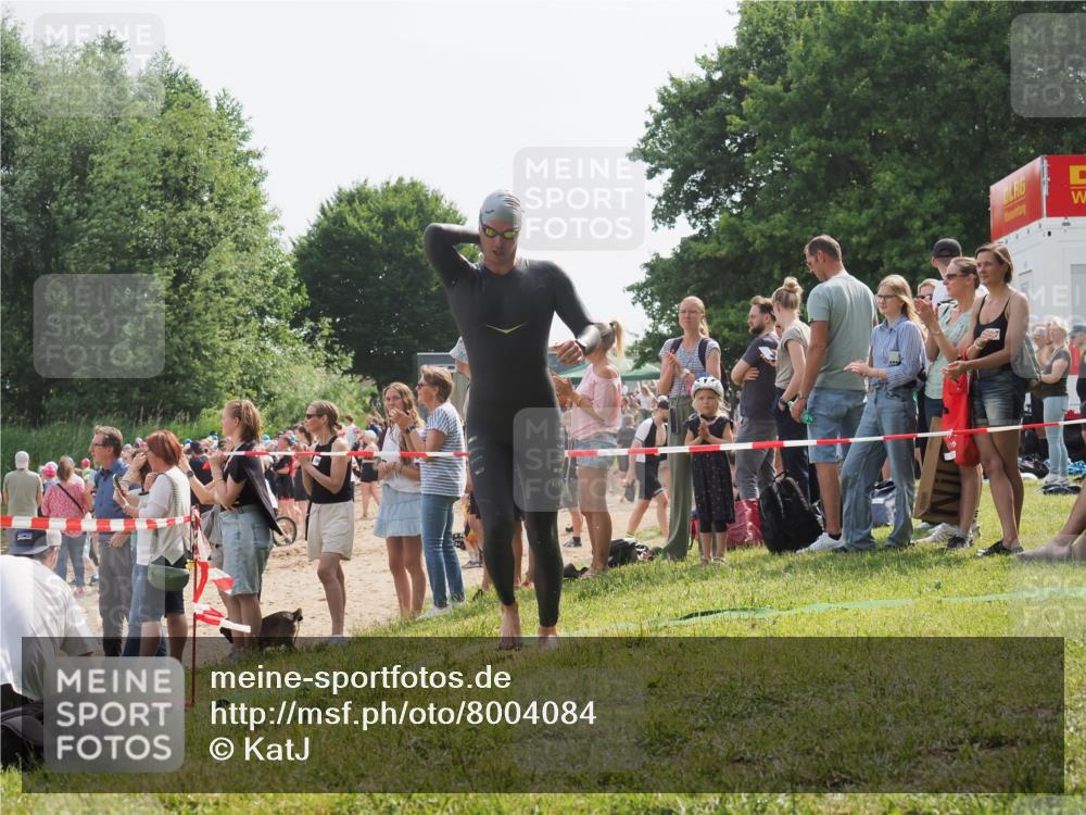 15.06.2025 - 27. Vierlanden-Triathlon KatJ http://msf.ph/oto/8004084 15.06.2025 10:03:21 Schwimmen 406 meine-sportfotos.de