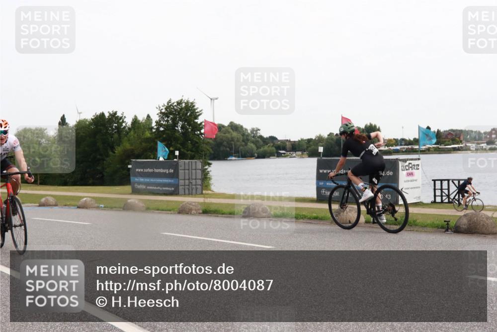 15.06.2025 - 27. Vierlanden-Triathlon H.Heesch http://msf.ph/oto/8004087 15.06.2025 10:32:07 Radfahren 30, 223, 273, 354, 603 meine-sportfotos.de
