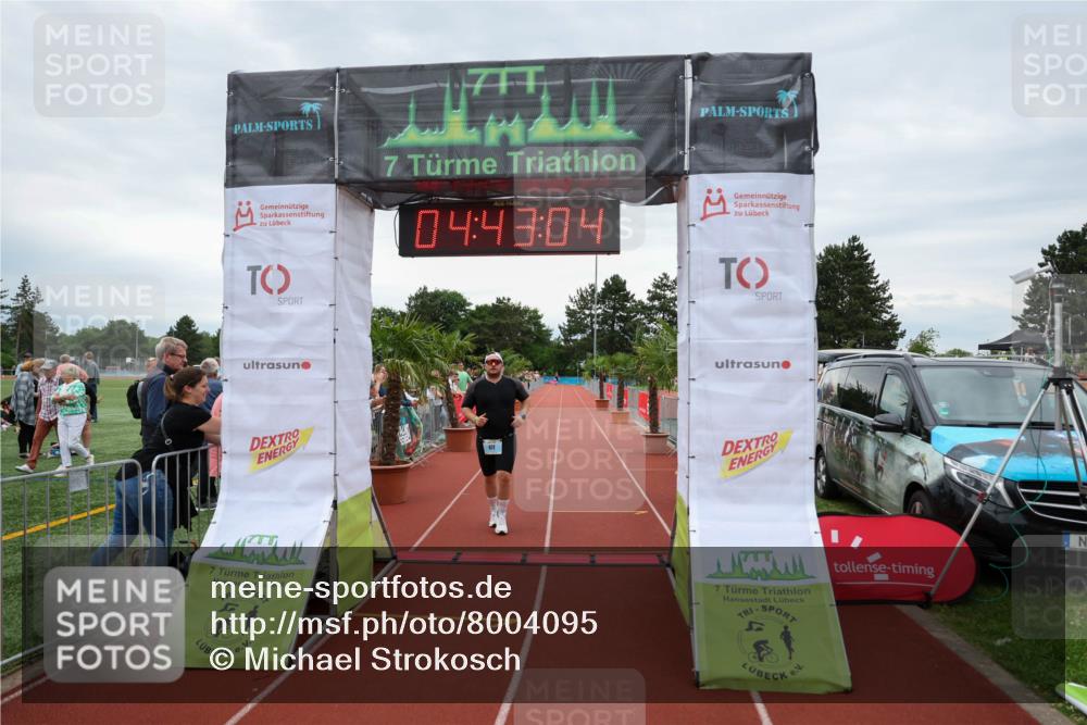 15.06.2025 - 7 Türme Triathlon Michael Strokosch http://msf.ph/oto/8004095 15.06.2025 14:43:04 Ziel 672 meine-sportfotos.de