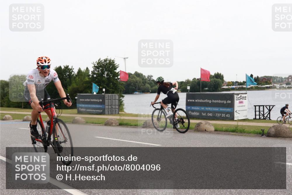 15.06.2025 - 27. Vierlanden-Triathlon H.Heesch http://msf.ph/oto/8004096 15.06.2025 10:32:07 Radfahren 30, 223, 273, 354, 603 meine-sportfotos.de