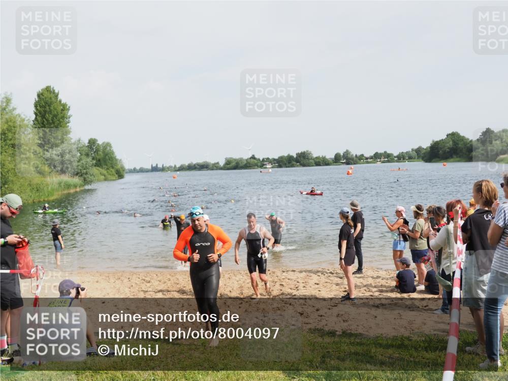 21.06.2025 - 27. Vierlanden-Triathlon MichiJ http://msf.ph/oto/8004097 15.06.2026 10:06:12 Schwimmen 362, 369, 370, 381, 418, 447, 448, 455 meine-sportfotos.de