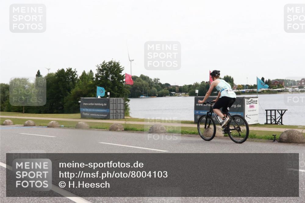 15.06.2025 - 27. Vierlanden-Triathlon H.Heesch http://msf.ph/oto/8004103 15.06.2025 10:32:14 Radfahren 500 meine-sportfotos.de
