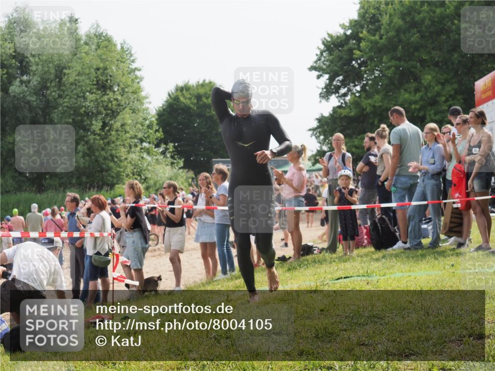 15.06.2025 - 27. Vierlanden-Triathlon KatJ http://msf.ph/oto/8004105 15.06.2025 10:03:21 Schwimmen 406 meine-sportfotos.de