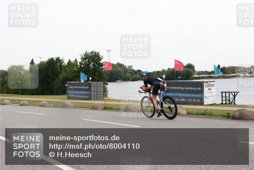 15.06.2025 - 27. Vierlanden-Triathlon H.Heesch http://msf.ph/oto/8004110 15.06.2025 10:32:25 Radfahren 214 meine-sportfotos.de