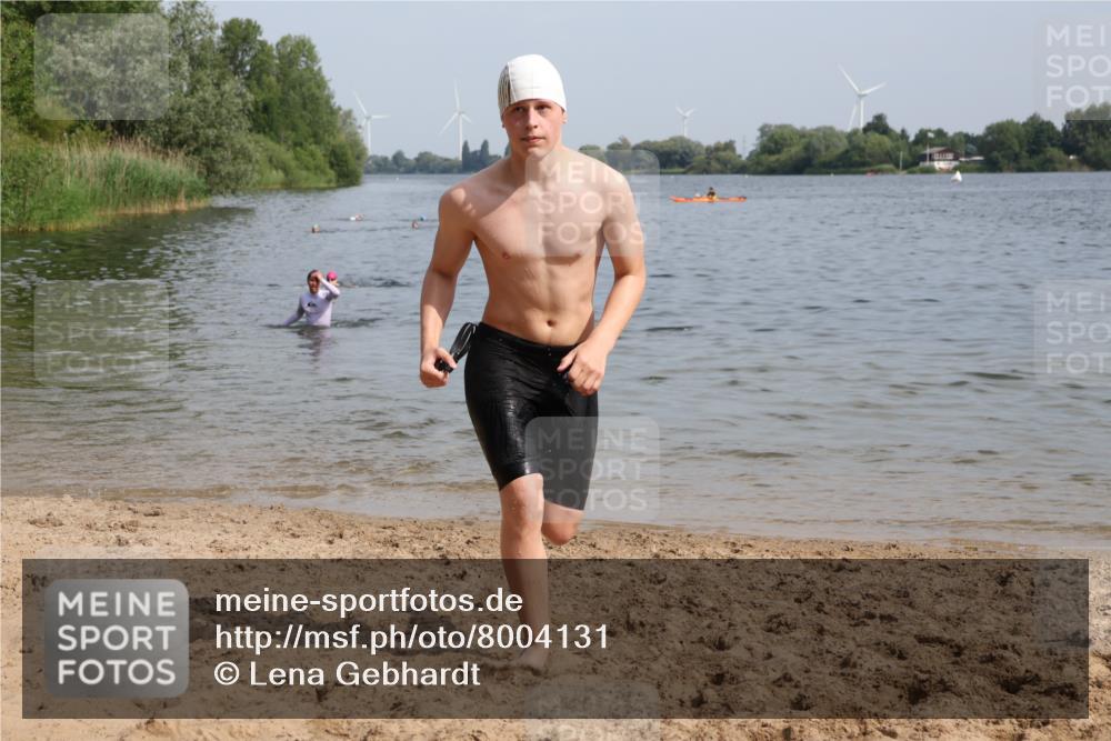 15.06.2025 - 27. Vierlanden-Triathlon Lena Gebhardt http://msf.ph/oto/8004131 15.06.2025 09:58:16 Schwimmen 289, 321, 360 meine-sportfotos.de