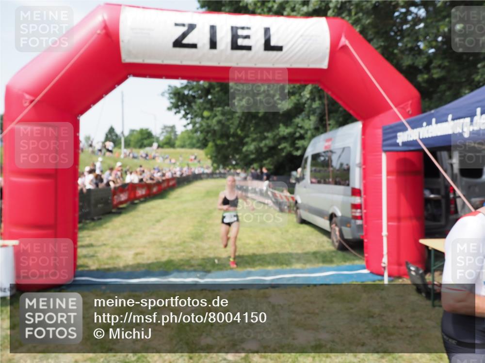 21.06.2025 - 27. Vierlanden-Triathlon MichiJ http://msf.ph/oto/8004150 15.06.2026 11:28:10 Ziel 193, 491, 585 meine-sportfotos.de