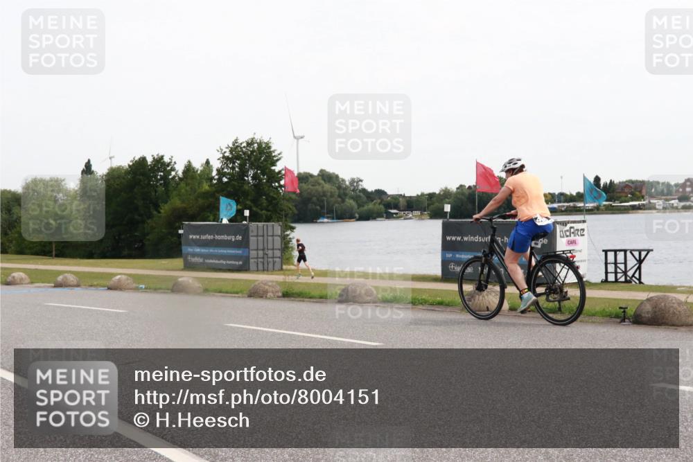 15.06.2025 - 27. Vierlanden-Triathlon H.Heesch http://msf.ph/oto/8004151 15.06.2025 10:32:35 Radfahren 194, 212, 538 meine-sportfotos.de