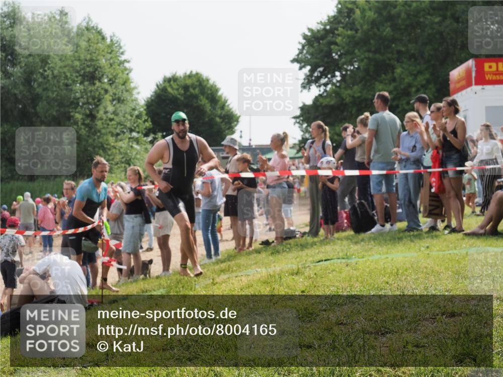 15.06.2025 - 27. Vierlanden-Triathlon KatJ http://msf.ph/oto/8004165 15.06.2025 10:03:42 Schwimmen 377, 425, 432, 439 meine-sportfotos.de
