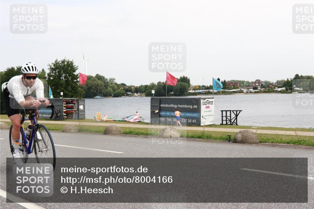 21.06.2025 - 27. Vierlanden-Triathlon H.Heesch http://msf.ph/oto/8004166 15.06.2025 11:53:56 Radfahren 745, 893, 966 meine-sportfotos.de