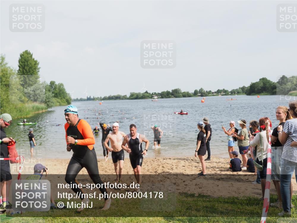 21.06.2025 - 27. Vierlanden-Triathlon MichiJ http://msf.ph/oto/8004178 15.06.2026 10:06:13 Schwimmen 362, 369, 370, 381, 418, 447, 448, 455 meine-sportfotos.de