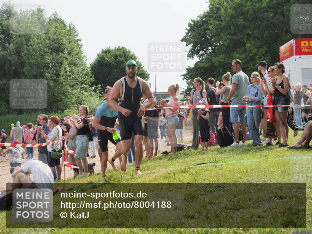 15.06.2025 - 27. Vierlanden-Triathlon KatJ http://msf.ph/oto/8004188 15.06.2025 10:03:43 Schwimmen 377, 425, 432, 439 meine-sportfotos.de