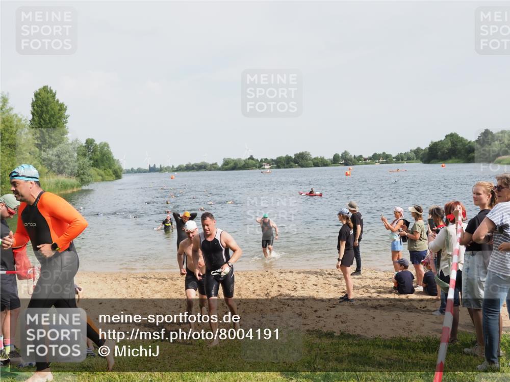 21.06.2025 - 27. Vierlanden-Triathlon MichiJ http://msf.ph/oto/8004191 15.06.2026 10:06:14 Schwimmen 369, 370, 381, 418, 447, 448, 455 meine-sportfotos.de