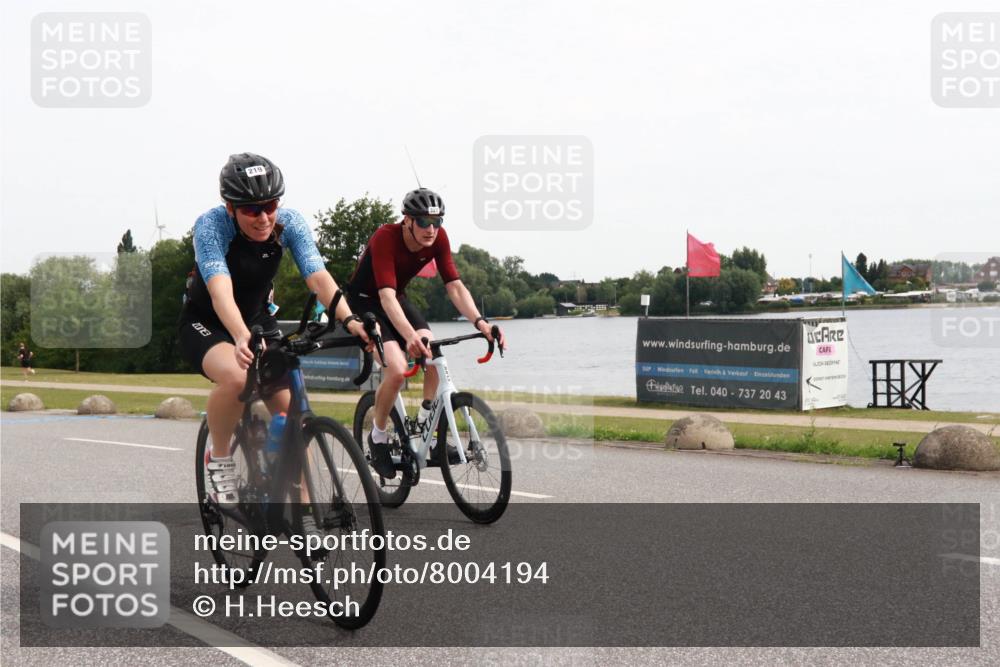 15.06.2025 - 27. Vierlanden-Triathlon H.Heesch http://msf.ph/oto/8004194 15.06.2025 10:32:42 Radfahren 204, 209, 219, 261, 327, 498 meine-sportfotos.de
