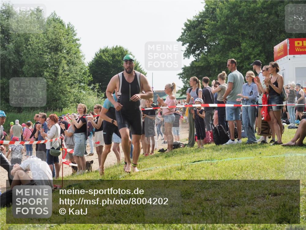 15.06.2025 - 27. Vierlanden-Triathlon KatJ http://msf.ph/oto/8004202 15.06.2025 10:03:43 Schwimmen 377, 425, 432, 439 meine-sportfotos.de