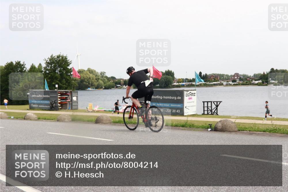 21.06.2025 - 27. Vierlanden-Triathlon H.Heesch http://msf.ph/oto/8004214 15.06.2025 11:54:12 Radfahren 684 meine-sportfotos.de