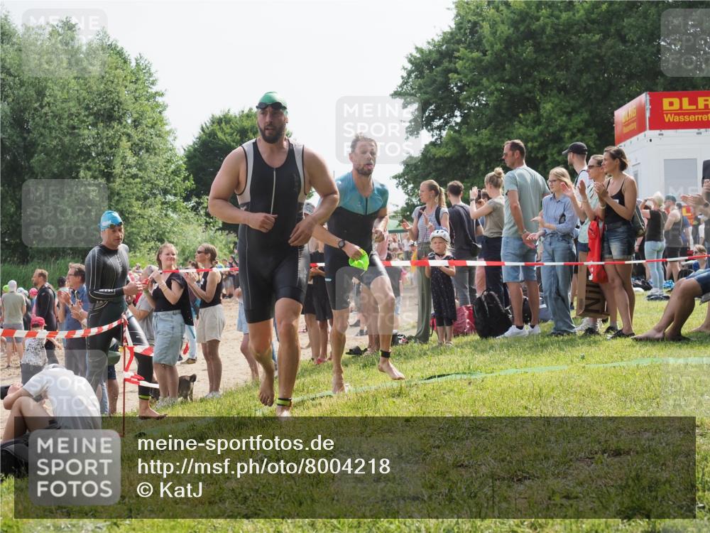 15.06.2025 - 27. Vierlanden-Triathlon KatJ http://msf.ph/oto/8004218 15.06.2025 10:03:44 Schwimmen 377, 425, 432, 439 meine-sportfotos.de
