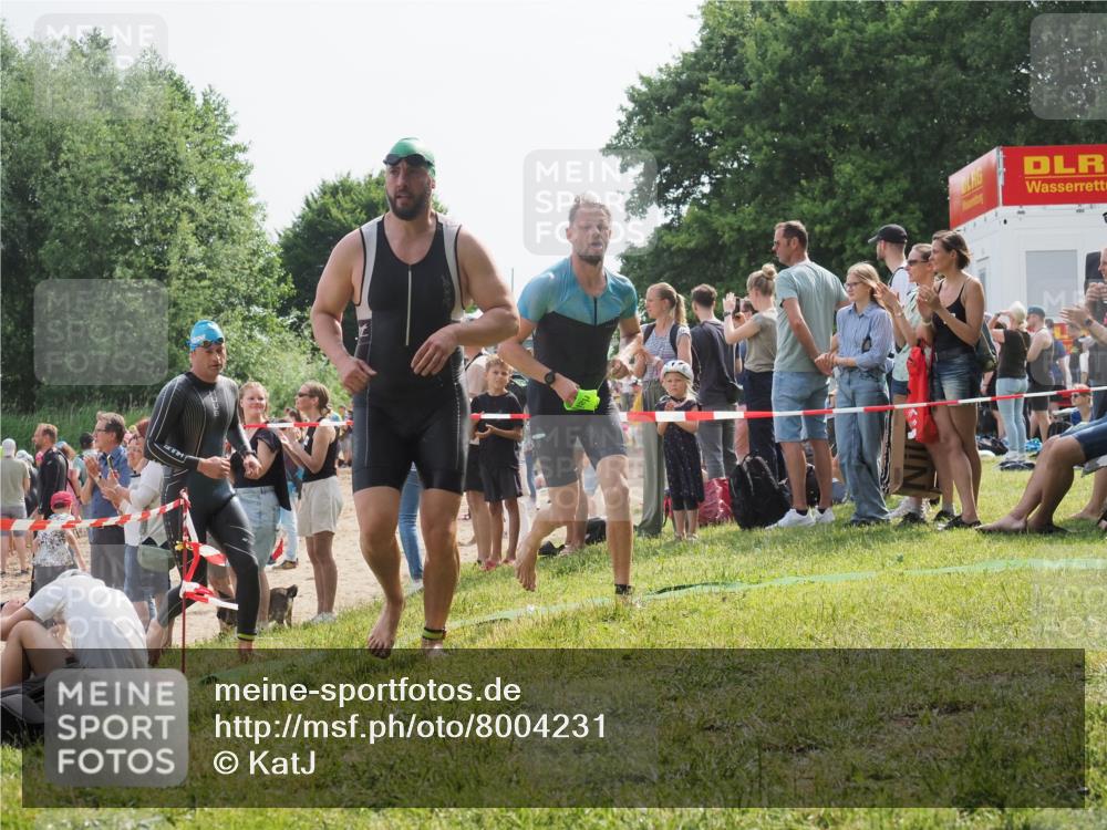 15.06.2025 - 27. Vierlanden-Triathlon KatJ http://msf.ph/oto/8004231 15.06.2025 10:03:44 Schwimmen 377, 425, 432, 439 meine-sportfotos.de