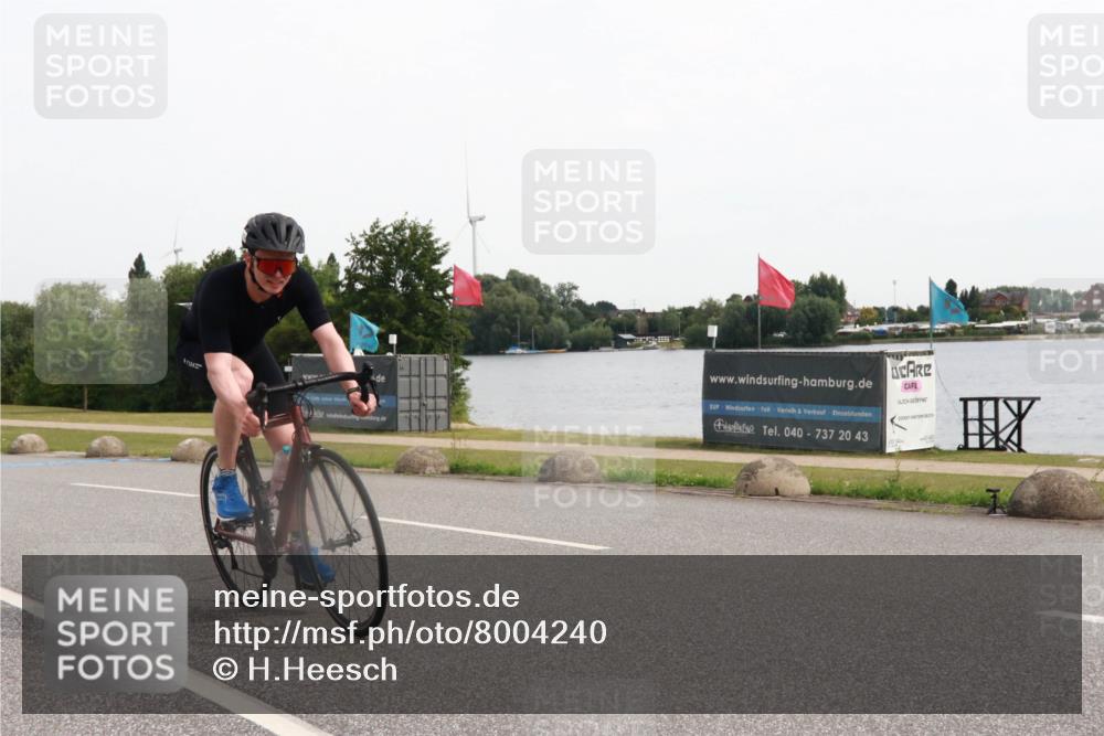15.06.2025 - 27. Vierlanden-Triathlon H.Heesch http://msf.ph/oto/8004240 15.06.2025 10:32:46 Radfahren 12, 204, 209, 219, 261, 318, 327 meine-sportfotos.de