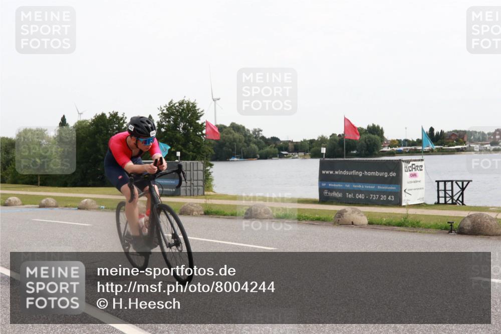 15.06.2025 - 27. Vierlanden-Triathlon H.Heesch http://msf.ph/oto/8004244 15.06.2025 10:32:51 Radfahren 12, 318, 342 meine-sportfotos.de