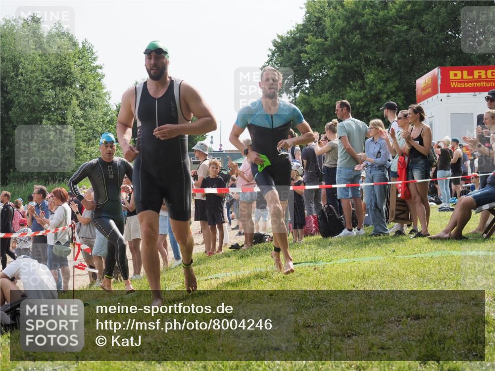 15.06.2025 - 27. Vierlanden-Triathlon KatJ http://msf.ph/oto/8004246 15.06.2025 10:03:44 Schwimmen 377, 425, 432, 439 meine-sportfotos.de