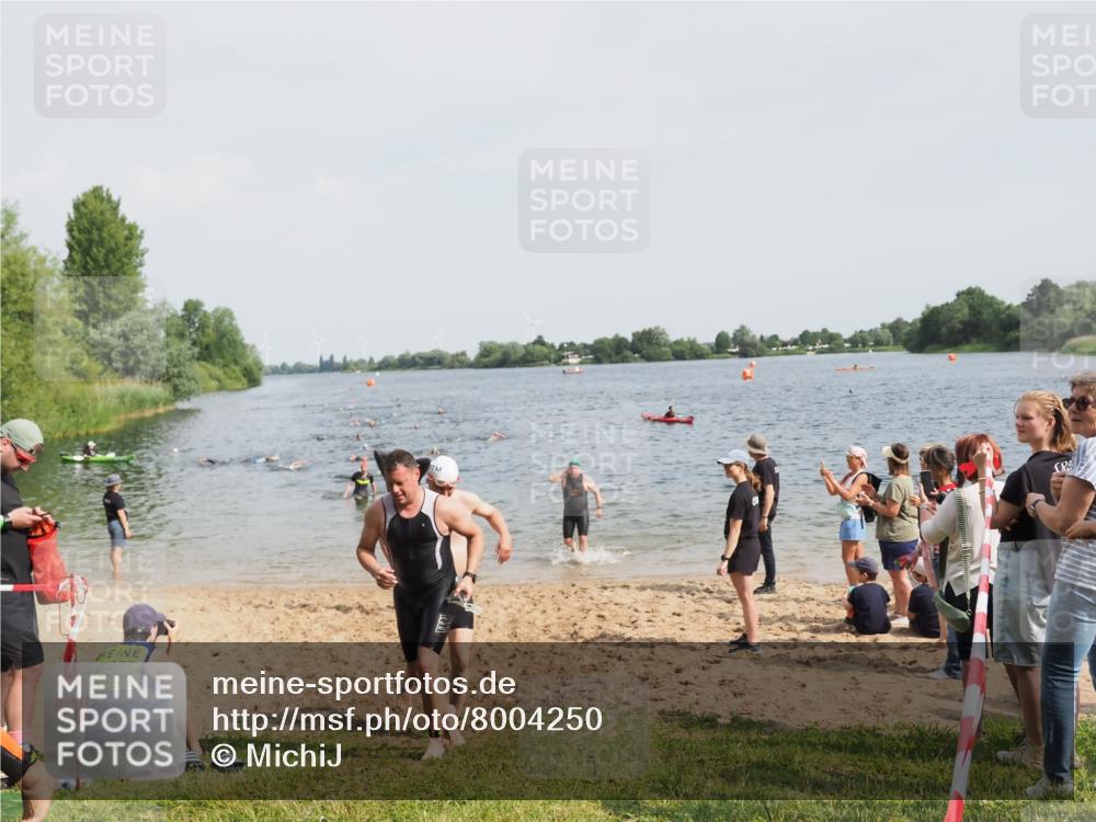 21.06.2025 - 27. Vierlanden-Triathlon MichiJ http://msf.ph/oto/8004250 15.06.2026 10:06:14 Schwimmen 369, 370, 381, 418, 447, 448, 455 meine-sportfotos.de