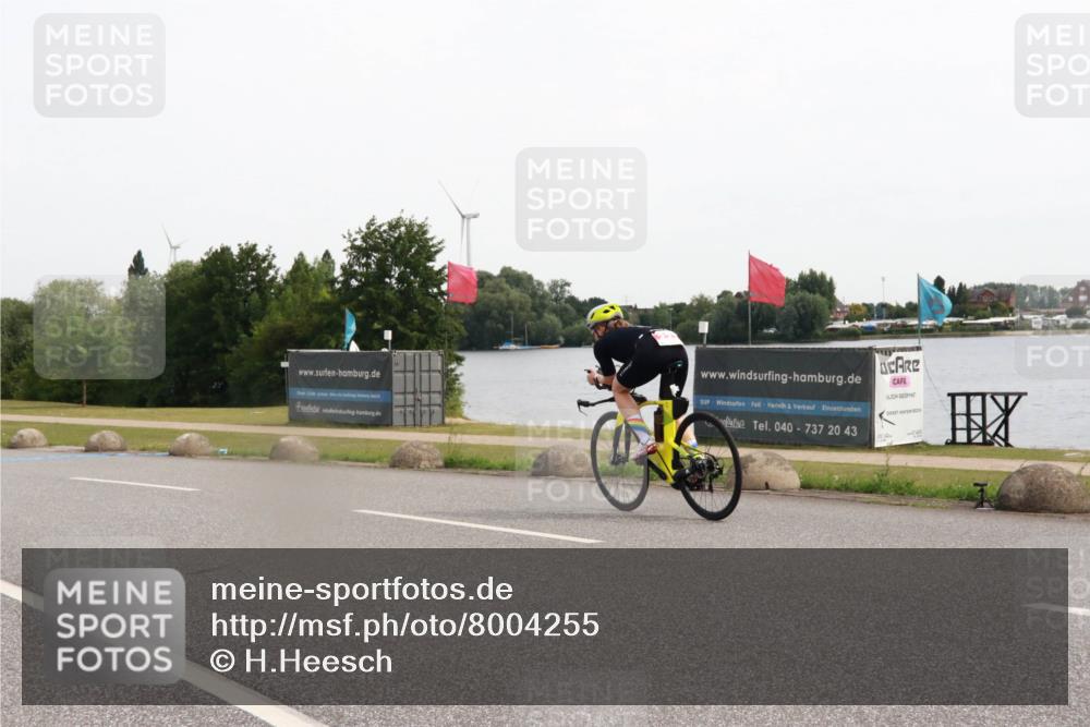15.06.2025 - 27. Vierlanden-Triathlon H.Heesch http://msf.ph/oto/8004255 15.06.2025 10:32:57 Radfahren 145, 307, 342 meine-sportfotos.de