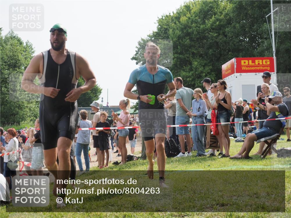 15.06.2025 - 27. Vierlanden-Triathlon KatJ http://msf.ph/oto/8004263 15.06.2025 10:03:45 Schwimmen 377, 425, 432, 439 meine-sportfotos.de