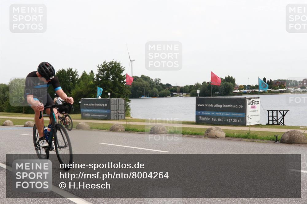 15.06.2025 - 27. Vierlanden-Triathlon H.Heesch http://msf.ph/oto/8004264 15.06.2025 10:32:59 Radfahren 145, 222, 307, 503 meine-sportfotos.de