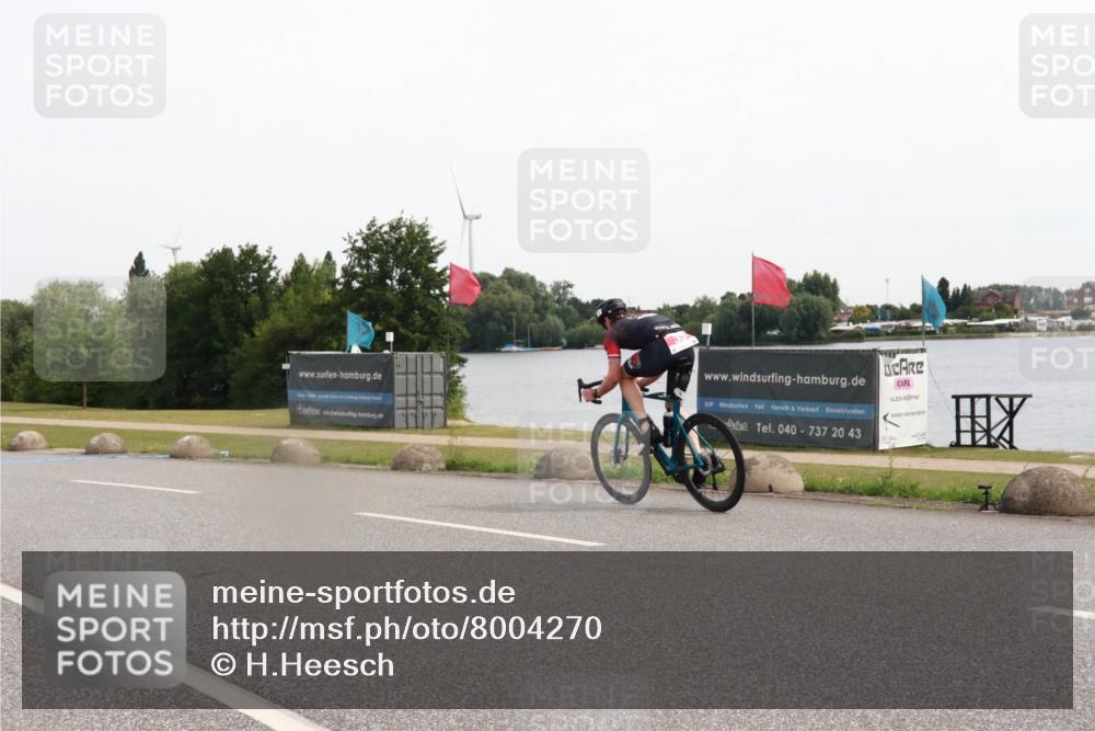 15.06.2025 - 27. Vierlanden-Triathlon H.Heesch http://msf.ph/oto/8004270 15.06.2025 10:33:07 Radfahren 35, 503 meine-sportfotos.de