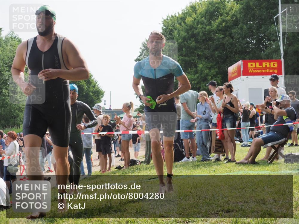 15.06.2025 - 27. Vierlanden-Triathlon KatJ http://msf.ph/oto/8004280 15.06.2025 10:03:45 Schwimmen 377, 425, 432, 439 meine-sportfotos.de