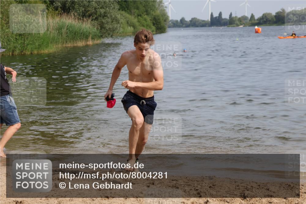 15.06.2025 - 27. Vierlanden-Triathlon Lena Gebhardt http://msf.ph/oto/8004281 15.06.2025 09:58:42 Schwimmen 269 meine-sportfotos.de
