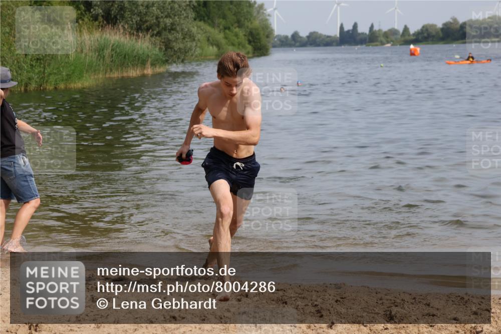 15.06.2025 - 27. Vierlanden-Triathlon Lena Gebhardt http://msf.ph/oto/8004286 15.06.2025 09:58:42 Schwimmen 269 meine-sportfotos.de